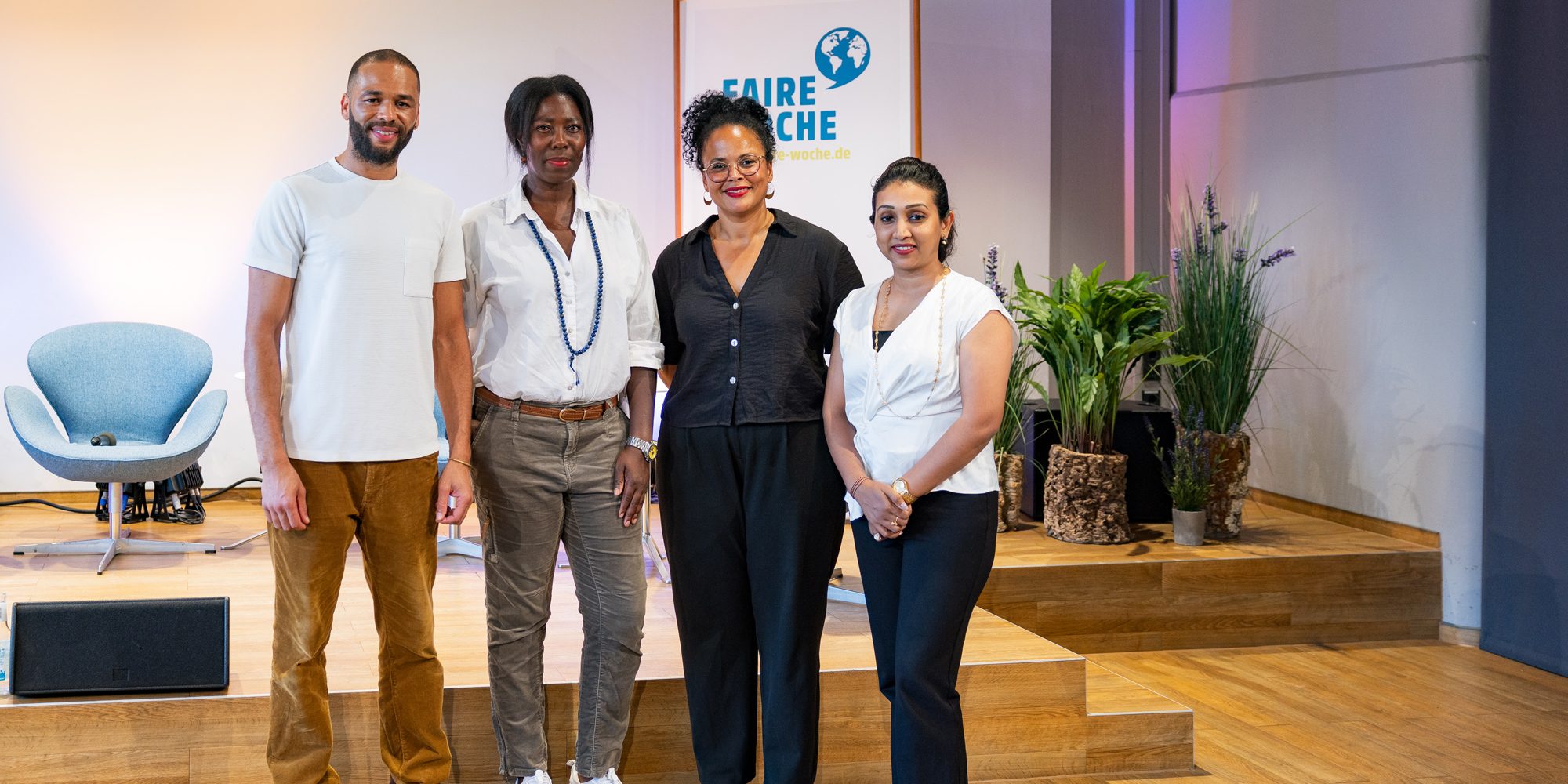 Faire Woche 2025 Kinderwelten fair und vielfältig gestaltenKinderwelten fair und vielfältig gestaltenBücher, Puppen und Spielzeug prägen, wie Kinder die Welt verstehen und wie sie sich selbst darin sehen. Sie können Kinder stärken und Diversitä